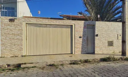 Magnifica casa a 3 minutinhos do centro, com 3 dormitórios, área de terreno vaga,  à venda, 140 m² por R$ 550.000 - Jardim Olímpico - Pouso Alegre/MG