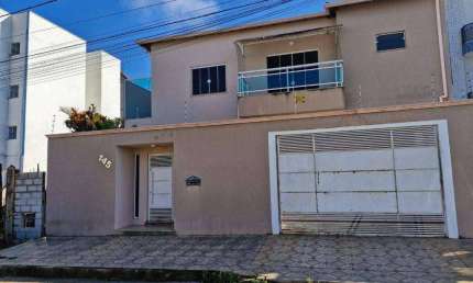 Casa com 3 dormitórios à venda, 220 m² por R$ 950.000,00 - Santa Branca - Pouso Alegre/MG