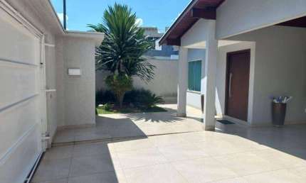 Casa com 4 dormitórios à venda, 240 m² por R$ 1.050.000 - Residencial Santa Rita - Pouso Alegre/MG
