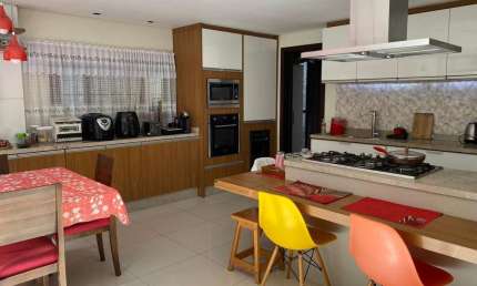 Casa para Venda em Joinville, Floresta, 3 dormitórios, 3 suítes, 4 banheiros, 4 vagas