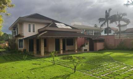Casa para Venda em Joinville, América, 3 dormitórios, 1 suíte, 4 banheiros, 5 vagas