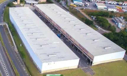 Aluga-se galpão industrial  portaria 24 hrs blindada