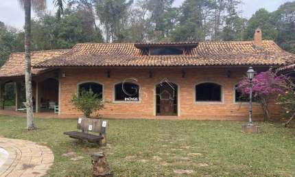 Chacará com 4 quartos 1 suíte com piscina, campo futebol e lago com peixe