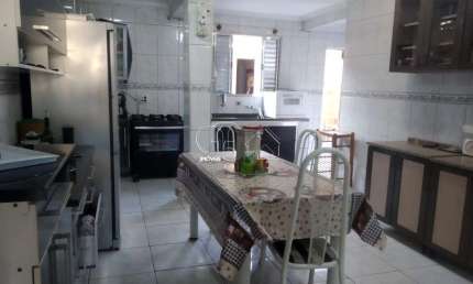 Casa a venda- Bairro Eloy Chaves- Jundiaí- SP- 3 quartos , sendo 1 suíte, quintal, 2 vagas cobertas