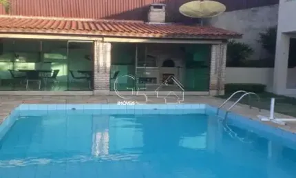 Casa à venda em condomínio, 3 suítes, piscina,churrasqueira com espaço gourmet, pomar, sala ampla.