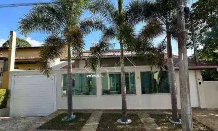 Casa de Luxo em Condomínio: 3 quartos, 1 suíte, 2 salas, 4 banheiros, 4 vagas e 300m² em Nova Caieiras-SP