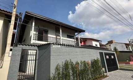 Aluguel de Casa em Condomínio de Alto Padrão em Nova Caieiras-SP: 3 Quartos, 1 Suíte, 2 Salas, 4 Banheiros, 6 Vagas e 250m² de Área.