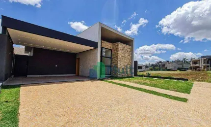 Casa Nova em Condomínio de Alto Padrão em excelente localização no Residencial Alto do Castelo com 364,50m² de terreno e 204,73m² de área construída.