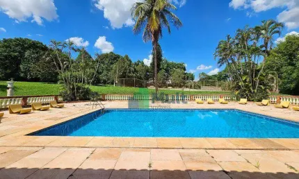 Propriedade localizada no coração da Cidade de Bonfim Paulista -SP com área de 14.994,10m² e 2065,43m² de área construída, 4 casas e muita área verde.