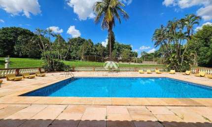 Propriedade localizada no coração da Cidade de Bonfim Paulista -SP com área de 14.994,10m² e 2065,43m² de área construída, 4 casas e muita área verde.