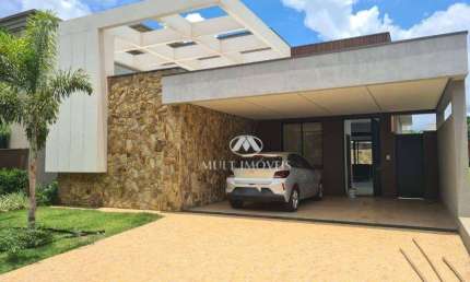 Casa Térrea em Condomínio com 360m² de terreno e 200m² de área construída.