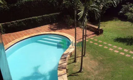 Sobrado em excelente localização no bairro ribeirânia ao lado do estádio do botafogo com terreno de 719m² e 597m² de área privativa.