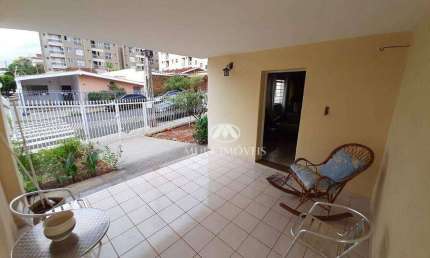 Casa Térrea localizada no Jd. Paulista com 330m², 3 dormitórios.