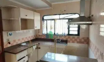 Excelente Sobrado Residencial/Comercial no Bairro Jardim América com 405m² de terreno e 315m² de área construída.