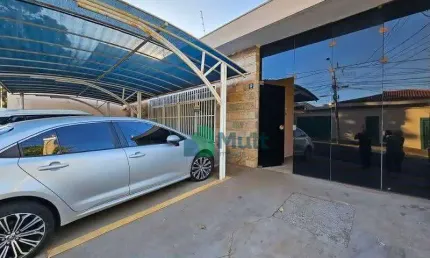 Casa Comercial em excelente localização no Bairro Jd. América, 2 quadras da Av. Presidente Vargas com 227m² de área útil,