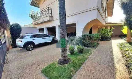 Sobrado no Bairro Jd. Sumaré com 04 suítes, piscina, varanda gourmet  com 595m² de área útil.