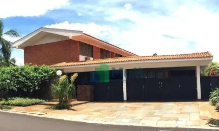 Casa Comercial/Residencial em ótima localização no Bairro Jd. Sumaré com 1135,20m² de terreno e 875,00m² de área útil.