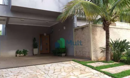 Sobrado em ótima localização no Bairro Jd. Nova Aliança Sul com terreno de 360m² e 408m² de área útil, 4 dormitórios.