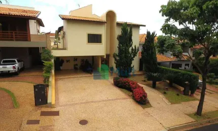 Maravilhoso Sobrado em Condomínio Fechado de Alto Padrão com 900m² de terreno e 500m² de construção.