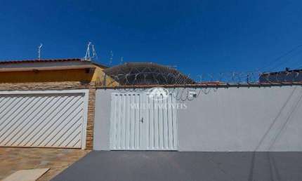 Casa térrea a em ótima localização no Bairro Manoel Penna com terreno de 205m² e 131,60m² de área privativa.