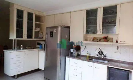 Sobrado localizado no Bairro Sumarezinho, com 3 suítes e varanda gourmet.