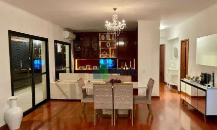 Apartamento em ótima localização a 2 quadras do shopping Santa Úrsula com 170m² de área útil.