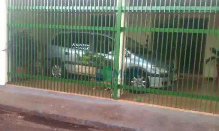 Casa localizada no Bairro Campos Elísios,  3 dormitórios, sendo  1 suíte.