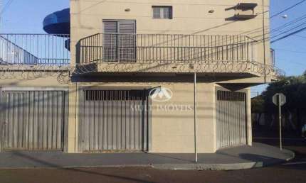 Sobrado em ótima localização no Bairro Campos Elísios com 159m² de área útil.