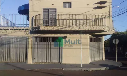 Sobrado em ótima localização no Bairro Campos Elísios com 159m² de área útil.