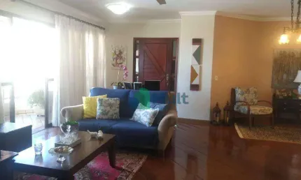 Lindo Apartamento em ótima localização no Bairro Higienópolis com 158m² de área útil.