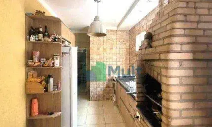 Sobrado localizado no Bairro Vila Guiomar com 248m².
