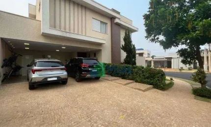 Lindo Sobrado em Condomínio Fechado em ótima localização com terreno de 407,54m² e 266,10 de área útil.