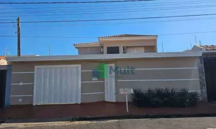 Lindo Sobrado localizado no Bairro Candido Portinari com 322,80m² de terreno e 207m² de construção, 4 dormitórios.