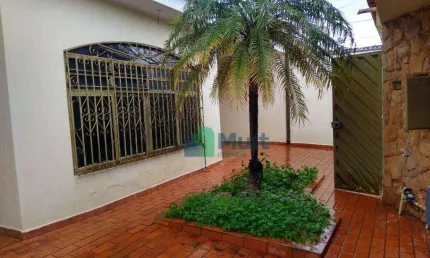 Casa térrea no bairro monte alegre com terreno de 319m² e 233m² de área construída, 3 quartos sendo 3 suítes.