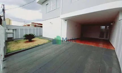 Sobrado em excelente localização no Bairro Jardim América com terreno de 379m² e 354m²de construção, 4 dormitório.
