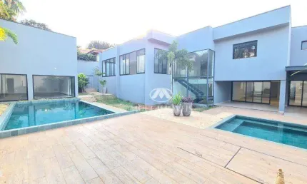 Casa de Alto Padrão em excelente localização em Condomínio fechado com 1416,58m² de terreno e 772,91m² de área útil.
