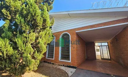 Casa Térrea em excelente localização no Bairro Jd América com terreno de 250m² e 155,64m² de área útil.