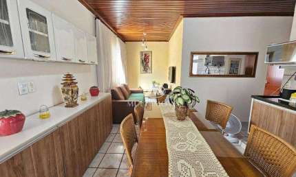 Casa Térrea localizada no Bairro Alexandre Balbo com 200m² de terreno e 110m² de área útil.