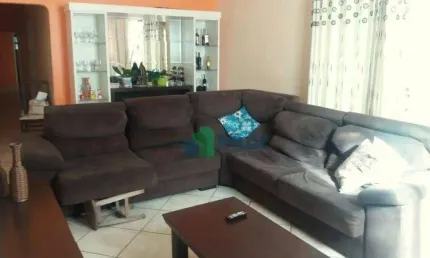 Casa térrea em excelente localização no bairro vila tibério, terreno de 282,10m² e 248,m² de área construída.