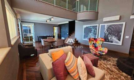 Apartamento duplex mobiliado localizado na Av João Fiusa com 240m² de área privativa.