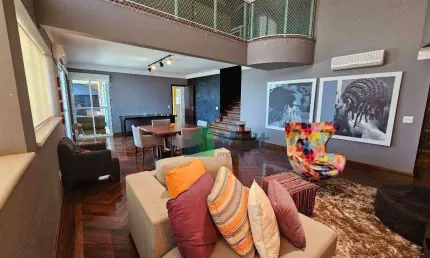Apartamento duplex mobiliado localizado na Av João Fiusa com 240m² de área privativa.