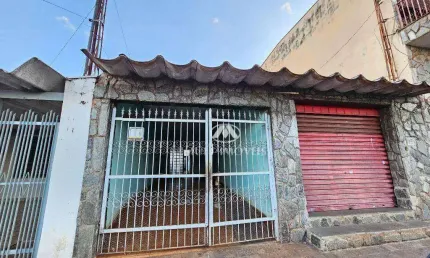 Casa Térrea localizada no Bairro Ipiranga com terreno de 280m² e 200m² de construção.