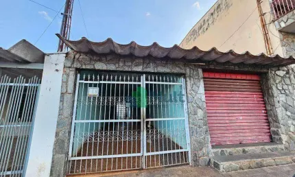 Casa Térrea localizada no Bairro Ipiranga com terreno de 280m² e 200m² de construção.