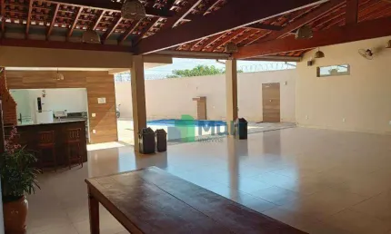 Casa Térrea Comercial/Residencial em excelente localização no Bairro Parque dos Bandeirantes com terreno de 401,70m² e 245,16 de área construída.