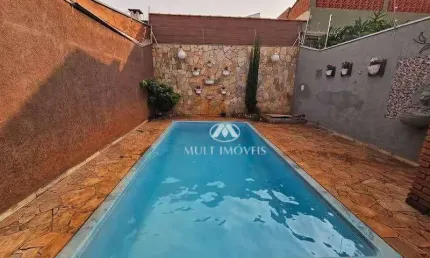 Casa Térrea em excelente localização no Bairro Monte Alegre próximo a USP  e fácil acesso ao Centro da Cidade, com terreno de 264m² e 154,66 de útil.
