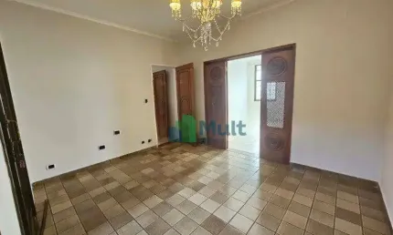 Casa em ótima localização no Bairro Jd. Paulista com terreno de 396m² e 298,31m² de área construída.