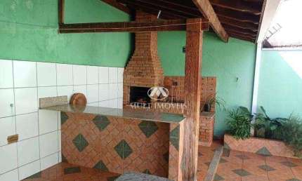 Casa térrea localizada no Bairro Palmares com terreno de 336m² e 213m² de  construção.