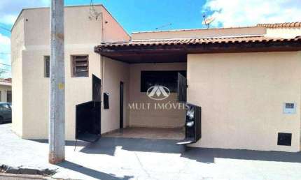 Casa Térrea localizada no Bairro Campos Elísios, com  178m² de área útil construída.