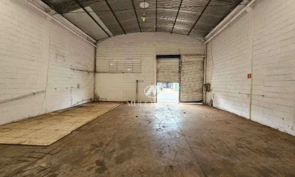 Galpão em excelente localização no Bairro Vila Elisa, próximo a Av. Mogiana e restaurante Tibursius, 340m² de terreno e 250m² de construção.
