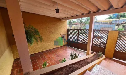 Casa térrea localizada no Bairro Vila Virginia com  terreno de 170,50m² e 121,70m² de área privativa, próximo ao Ponto Jota.
